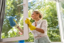 تمیز کردن شیشه پنجره